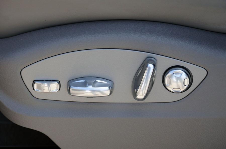  Porsche Cayenne 2011 года  (фото 39 из 107)
